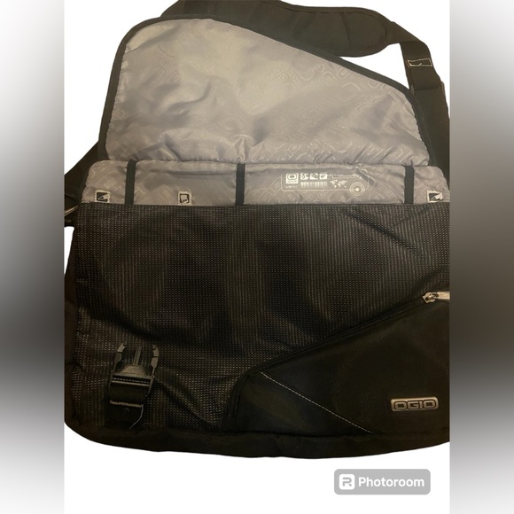 OGIO Voyager Messenger/ Laptop Bag_ Men or Women_Black - Picture 6 of 11